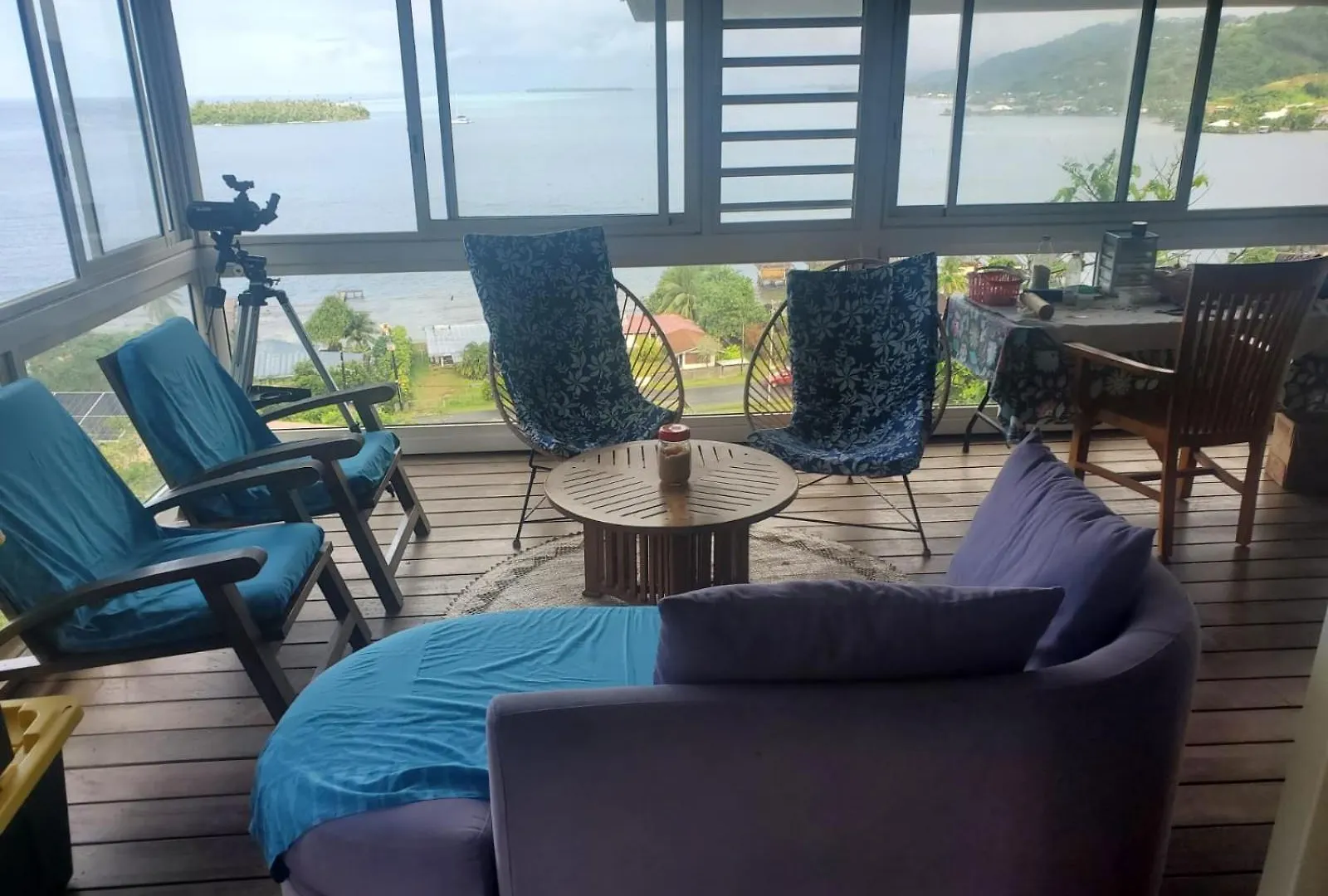 Villa En Petite Hauteur Avec Piscine, Magnifique Vue Lagon Uturoa