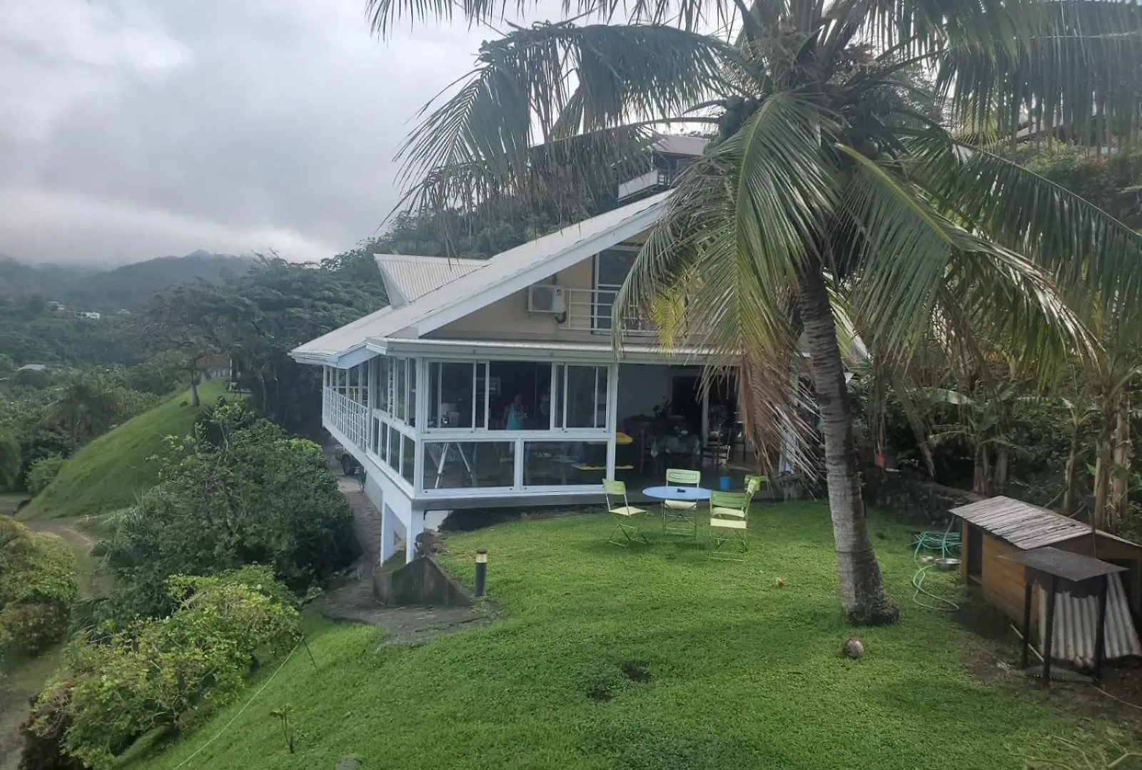 Villa En Petite Hauteur Avec Piscine, Magnifique Vue Lagon Uturoa