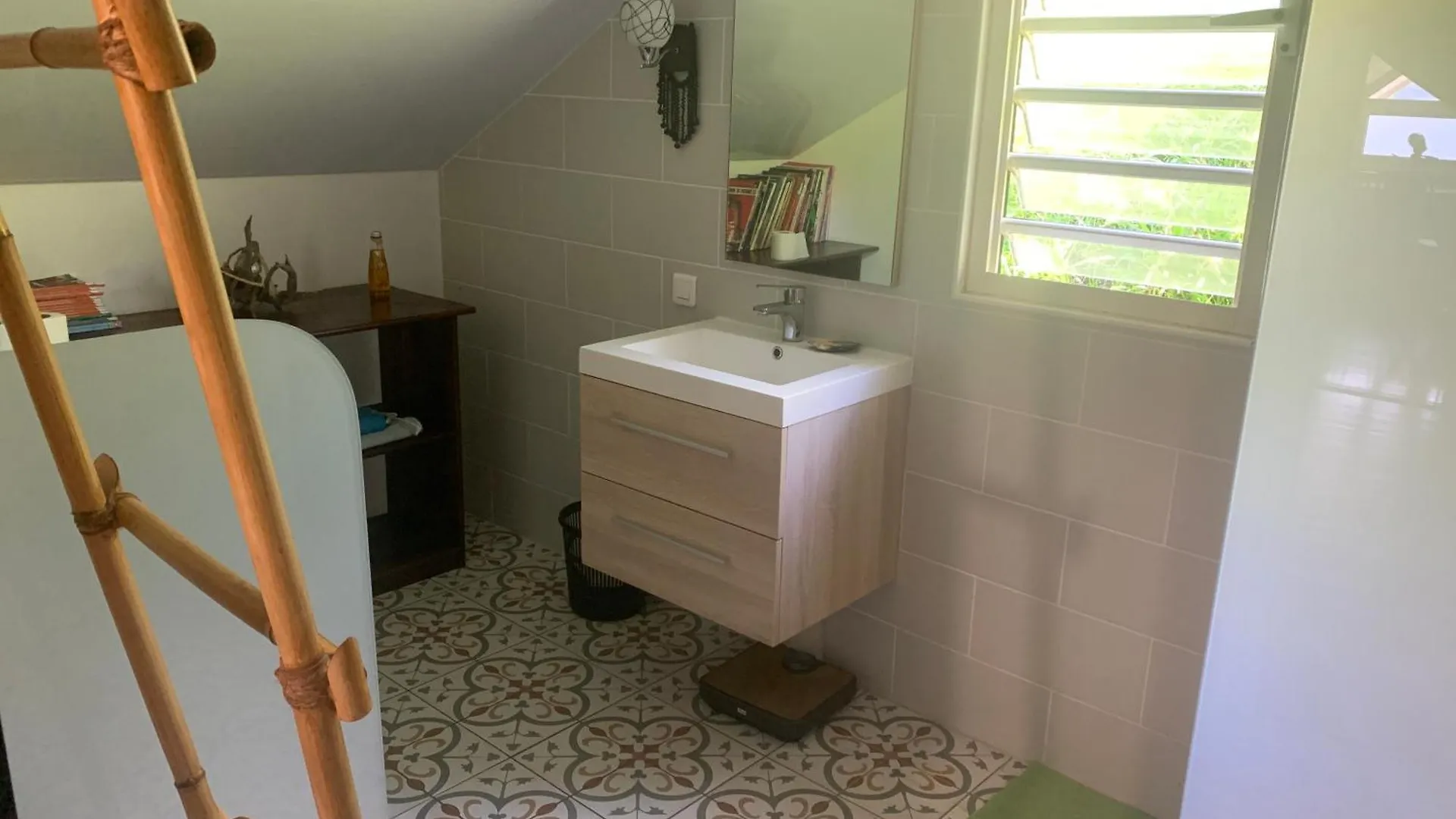 Villa En Petite Hauteur Avec Piscine, Magnifique Vue Lagon Uturoa