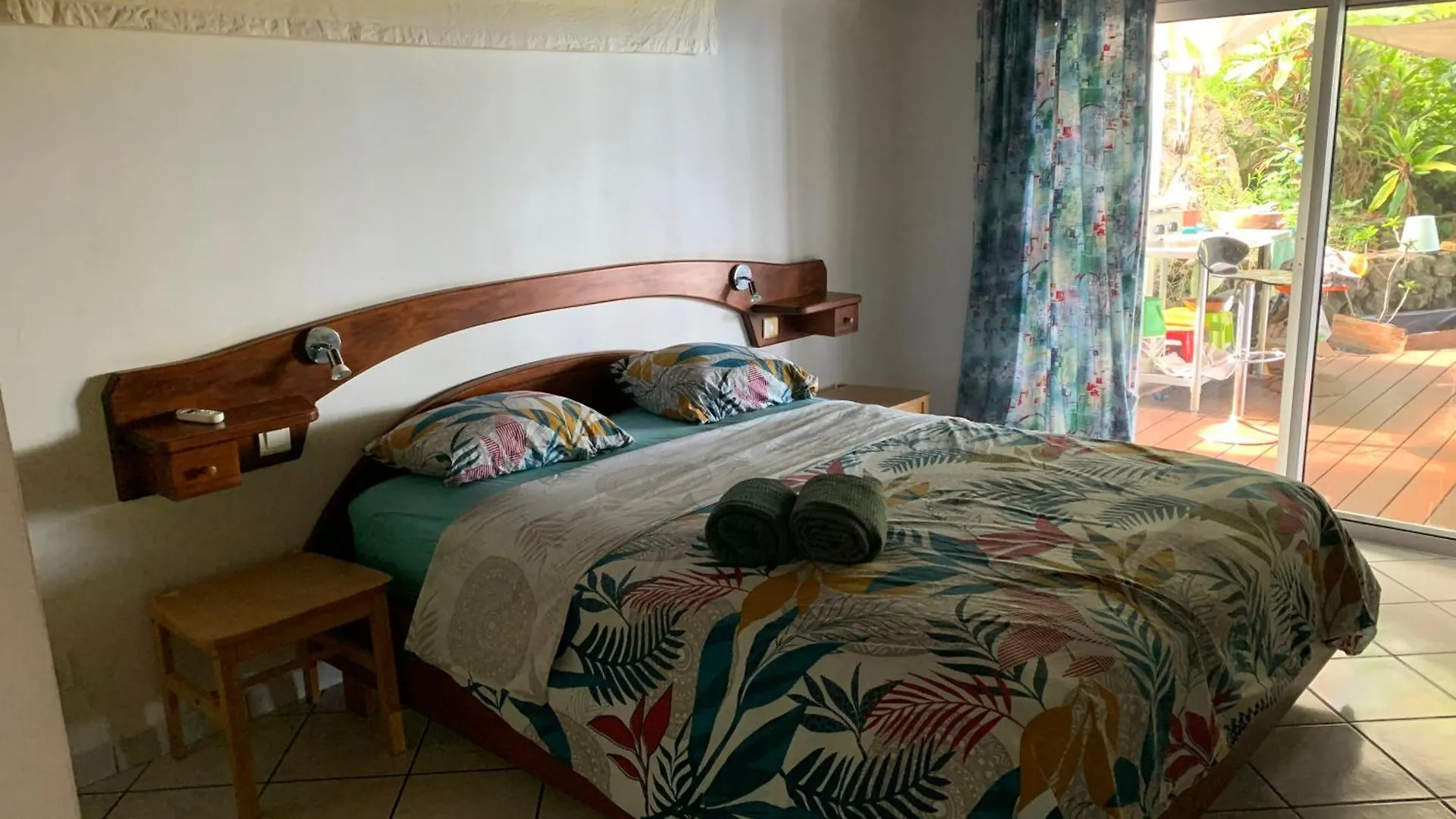 Villa En Petite Hauteur Avec Piscine, Magnifique Vue Lagon Uturoa